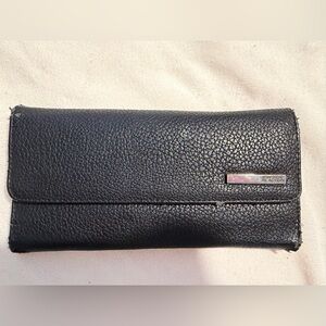 Kenneth Cole REACTION Black Textured REHAB Wallet